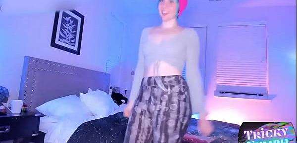  Hipster Slut Shakes Her Butt